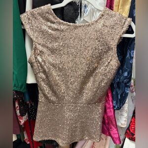WDNY women’s gold sequin cap-sleeve top like new size XS